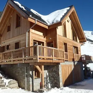 https://chalet-la-ruche.hotels-rhonealpes.com