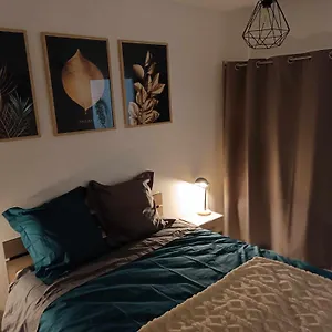 https://appartement-anneyron.hotels-rhonealpes.com